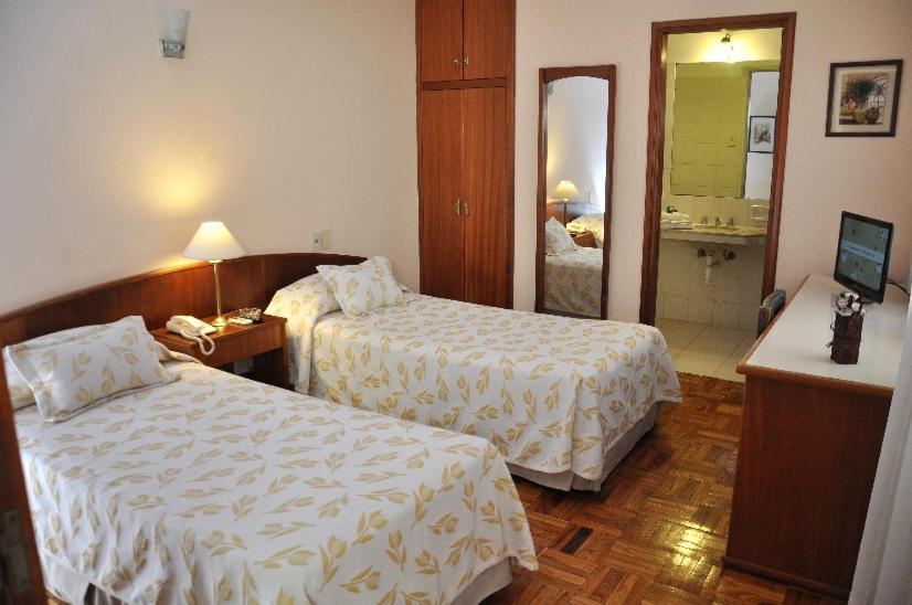 Hotel Los Cedros Salto Exterior photo